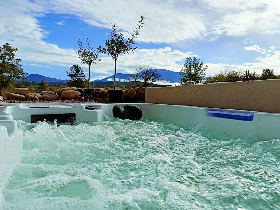Gite De Charme Avec Jacuzzi Face Au Mont Ventoux Crestet Exterior photo